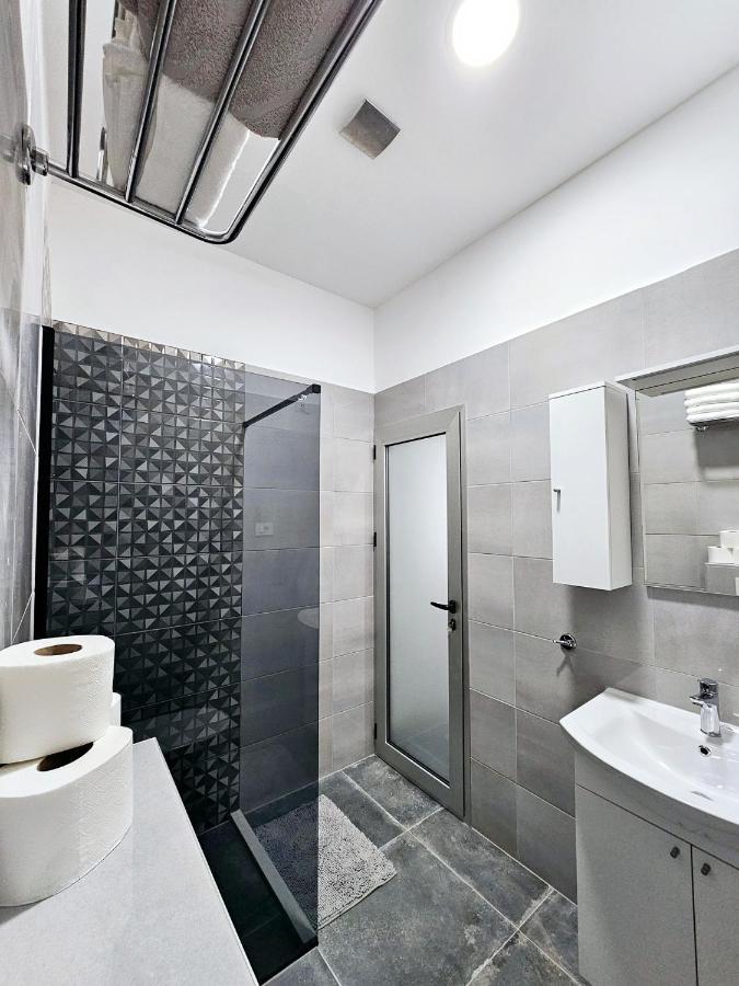 Ellamar Center * Makarska